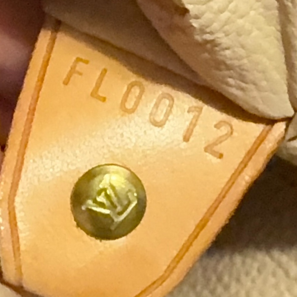 LV Monogram Bucket Bag w/ Tan Accents
Date Code:FL0012. - Picture 8 of 12